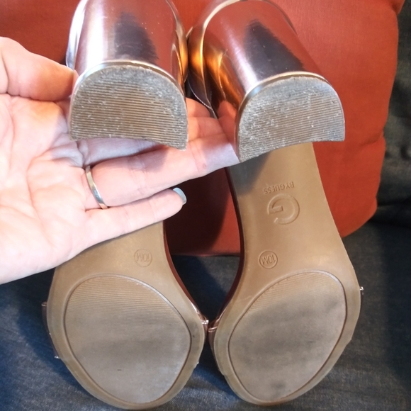 Guess Gold Fashion Heels - Picture 2 of 10